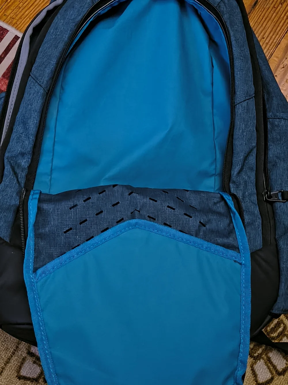 Nike Men's Green Backpack - Durable Everyday Carry